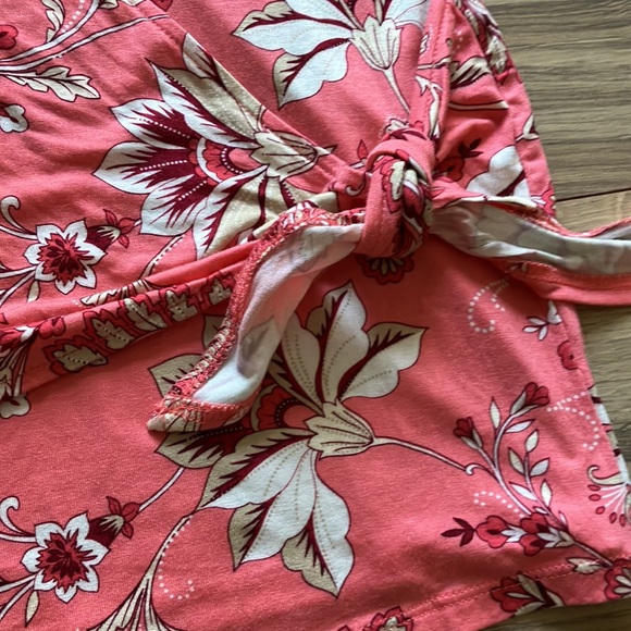 Loft sleeveless faux wrap salmon with darker salmon white and tan print. - Picture 3 of 10